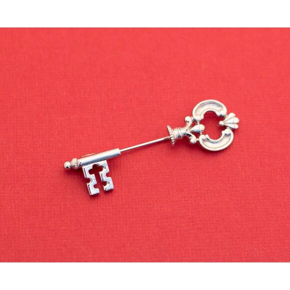 Vintage Key Stickpin Stick Pin By Avon - F5 - Picture 2 of 3